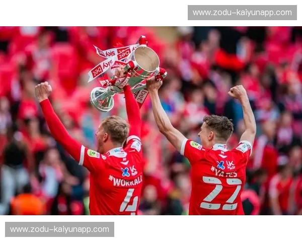 绝地反击还是王朝复兴？莱斯特城vs曼联直播：这场英超激战你绝对不能错过